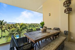 Gorgeous Condo With Pool and Balcony