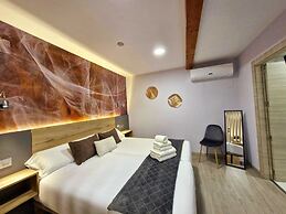 Feeling Home - Suites&Rooms