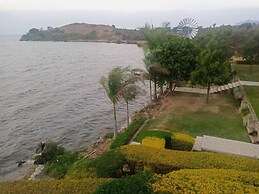 Golden Rays Resort