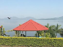 Golden Rays Resort