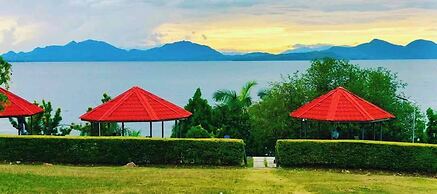 Golden Rays Resort