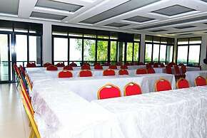 Golden Rays Resort