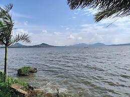 Golden Rays Resort