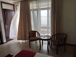 Golden Rays Resort