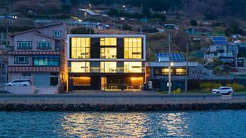 Geoje Lighthouse Pension