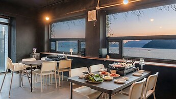 Geoje Lighthouse Pension