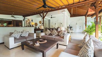 Villa Mogi by Villa Finder