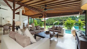 Villa Mogi by Villa Finder