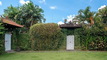 Villa Mogi by Villa Finder