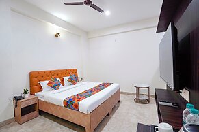 Fabhotel Divine & Banquet