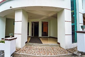 Fabhotel Rajathi Holiday Peak
