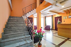 Fabhotel Rajathi Holiday Peak