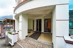 Fabhotel Rajathi Holiday Peak