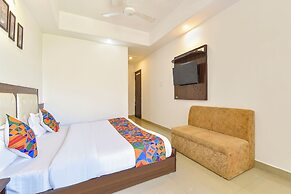 Fabhotel Nakshatra Palace