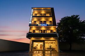 Fabhotel Regal