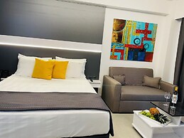 LUXSUITES