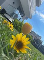 LUXSUITES