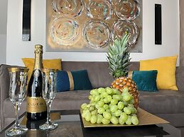LUXSUITES