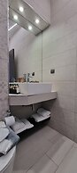 LUXSUITES