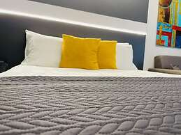 LUXSUITES