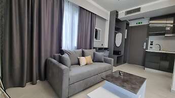 LUXSUITES
