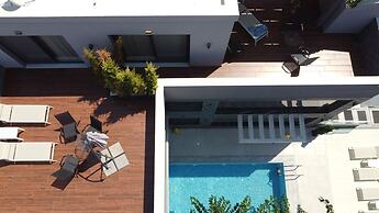LUXSUITES