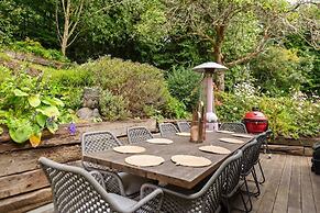 Spacious 5-bed House - Garden, Parking & Bbq