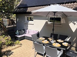 Spacious 5-bed House - Garden, Parking & Bbq