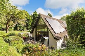 Spacious 5-bed House - Garden, Parking & Bbq