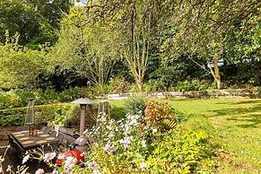 Spacious 5-bed House - Garden, Parking & Bbq