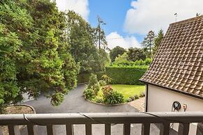 Spacious 5-bed House - Garden, Parking & Bbq