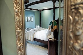 Lewtrenchard Manor