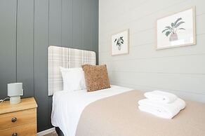17 Meadow Retreat