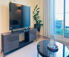 Modern 1BR w Pool and Parking At Roxana Residence