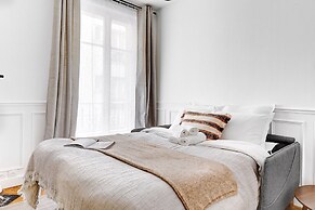 Chic 1BR by Eiffel Tower & Champ de Mars