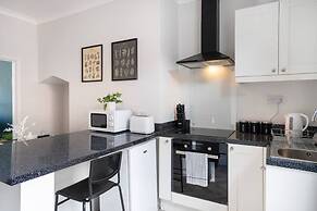 Central 2 Bedroom House-parking
