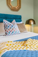 Stylish 4 Bed-town Centre
