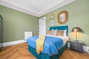 Stylish 4 Bed-town Centre