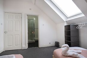 4bedrooms-3bath-9beds-wallsend