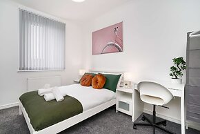 Free Parking - 2 Bedroom Flat