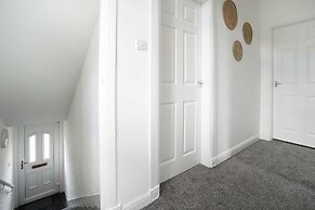 Free Parking - 2 Bedroom Flat