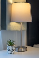 Cozy 3 Bed Apartment - Parking