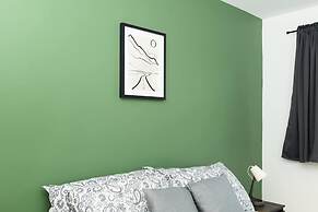 4 Bedrooms-2bath-free Parking