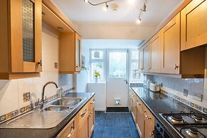 Large-2 Bed House-free Parking