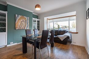 Large-2 Bed House-free Parking