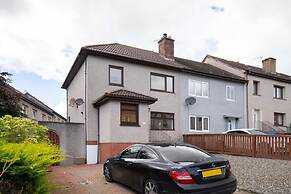 3 Bedroom House - Free Parking