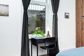 1 Bedroom Apartment-free Parking