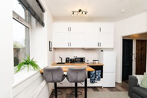 1 Bedroom Apartment-free Parking