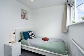 Spacious - 3 Bed - Free Parking