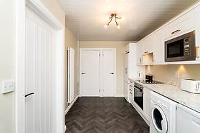 3 Bed House With Driveway